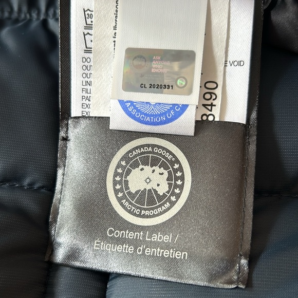 New authentic Unisex Canada Goose blue puffer jacket, S (offers welcome!) - Picture 11 of 11